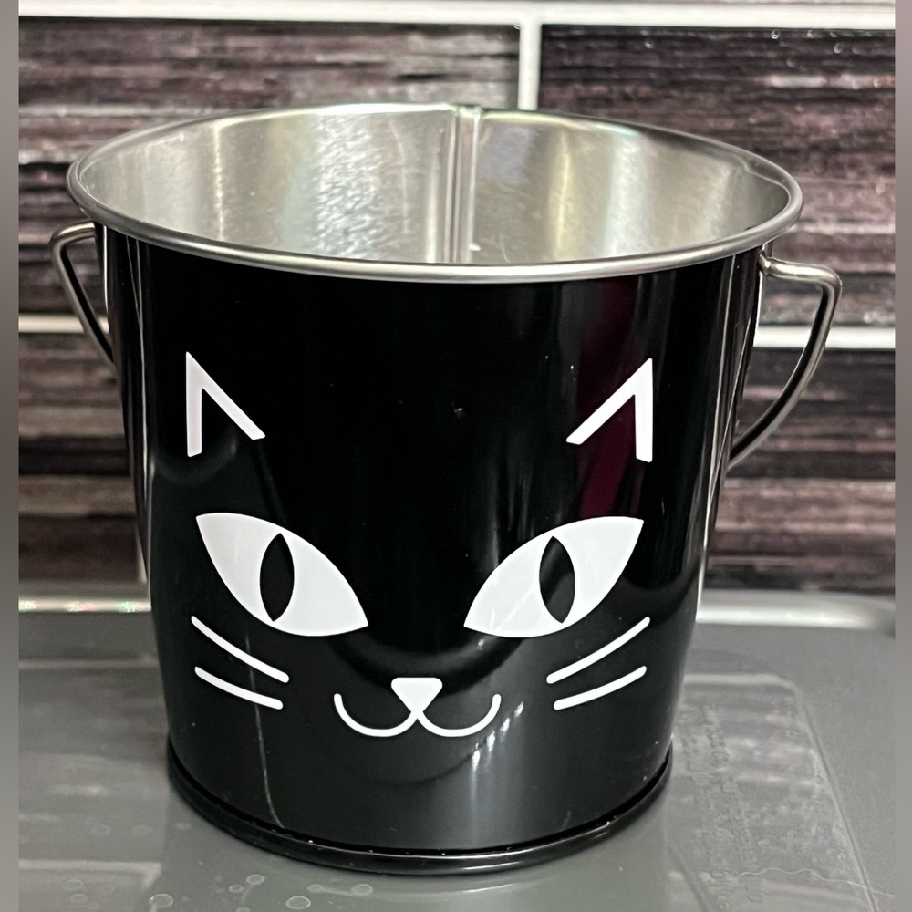 πΈ3/$25 π Target Halloween Witchβs Brew Black Cat Metal Pail Scented Candle - Picture 5 of 12